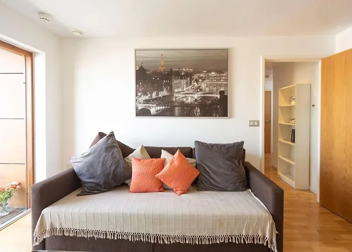 Room With Private Bathroom In A Modern Two Bedroom Two Bathroom Flat