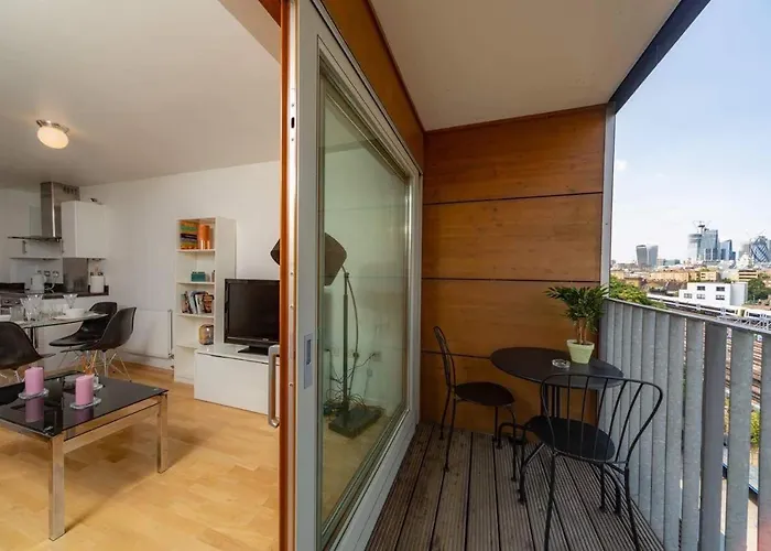 Room With Private Bathroom In A Modern Two Bedroom Two Bathroom Flat