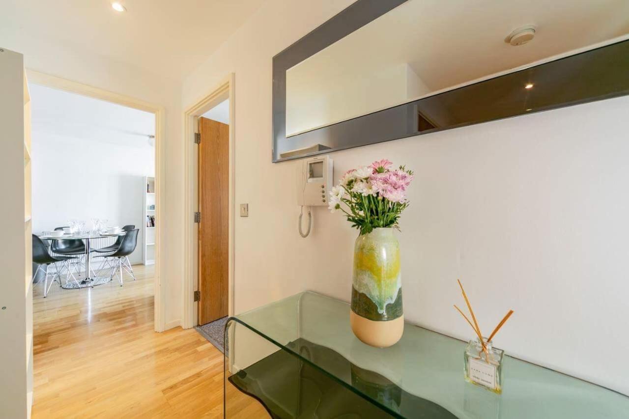 With Private Bathroom In A Modern Two Bedroom Two Bathroom Flat Séjour chez l'habitant *