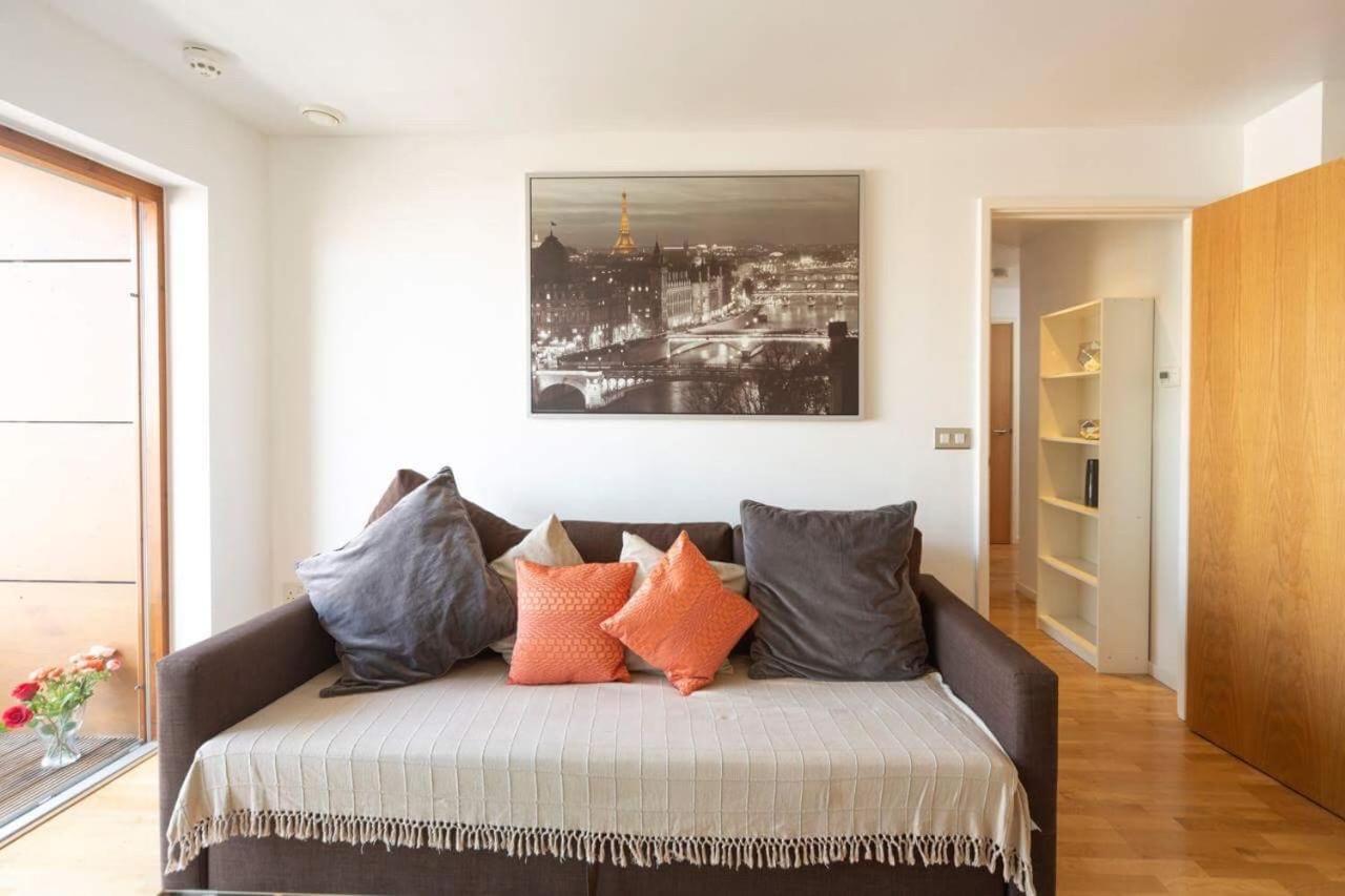 Séjour chez l'habitant With Private Bathroom In A Modern Two Bedroom Two Bathroom Flat Londres