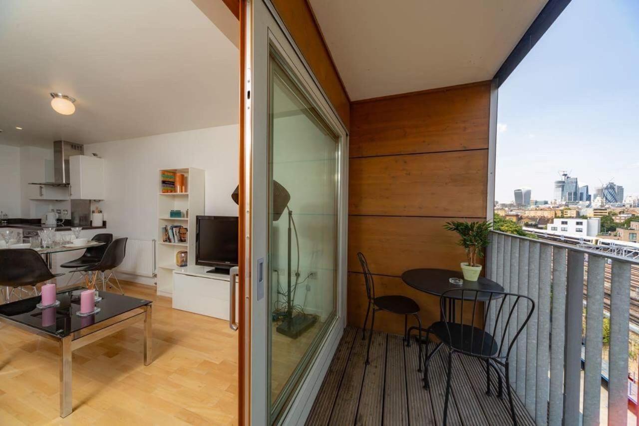 Séjour chez l'habitant With Private Bathroom In A Modern Two Bedroom Two Bathroom Flat *